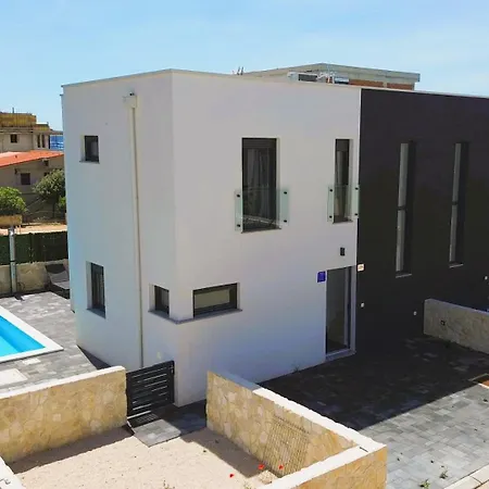 Villela - The Ideal Luxury Coastal Family Paradice With Private Heated Pool & Seaview 别墅 *